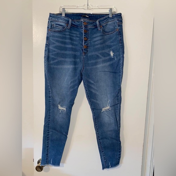 Fashion Nova Ripped Skinny Jean Size 18 - Picture 4 of 5